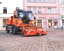 1_multicar_m27_mit_kehrmaschine.jpg