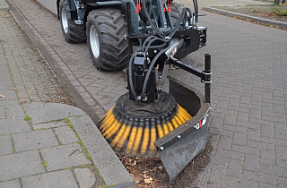 vis_bautechnik_wildkrautbuerste_radlader.png