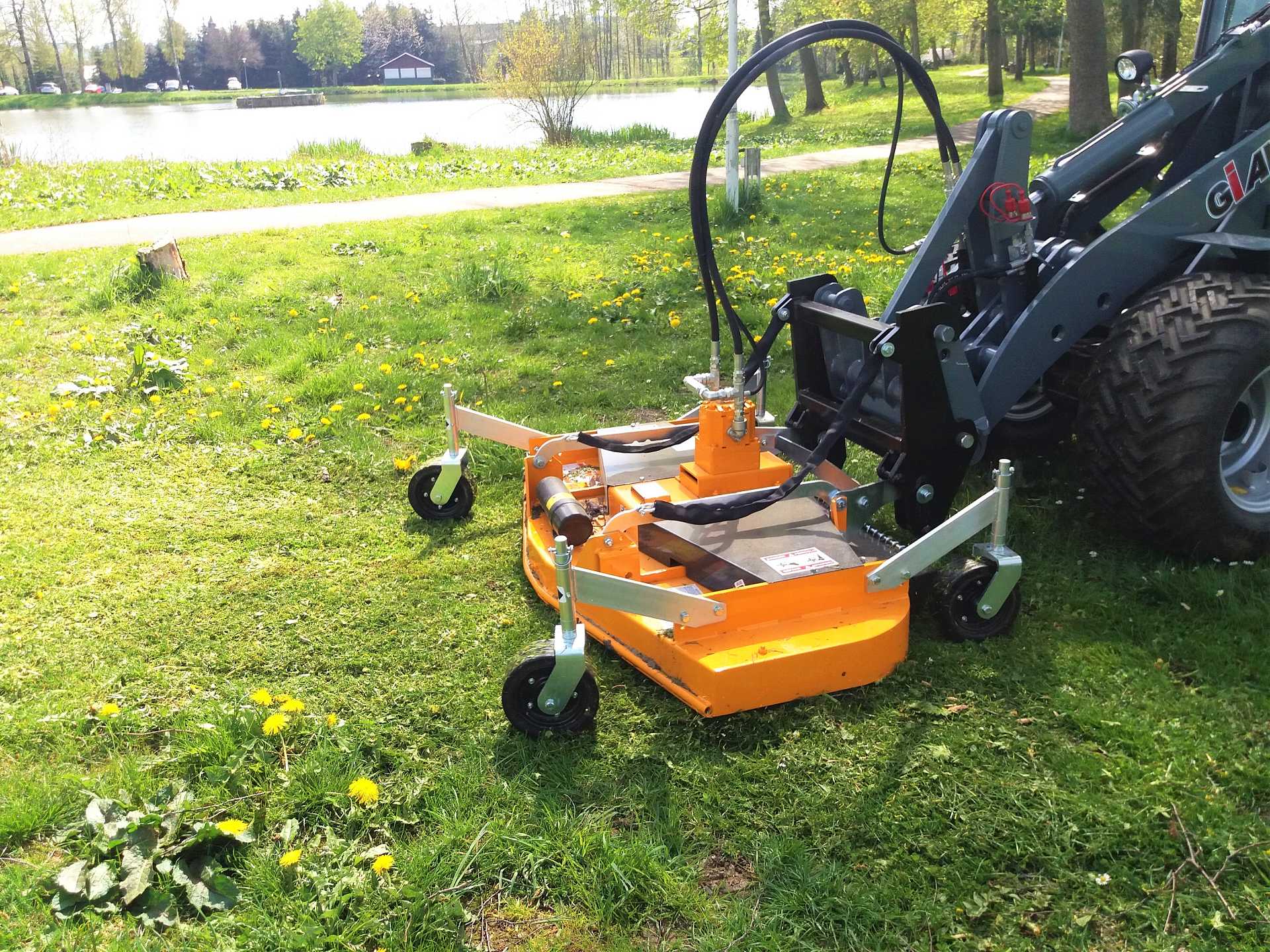 Radlader mit Sichermulcher